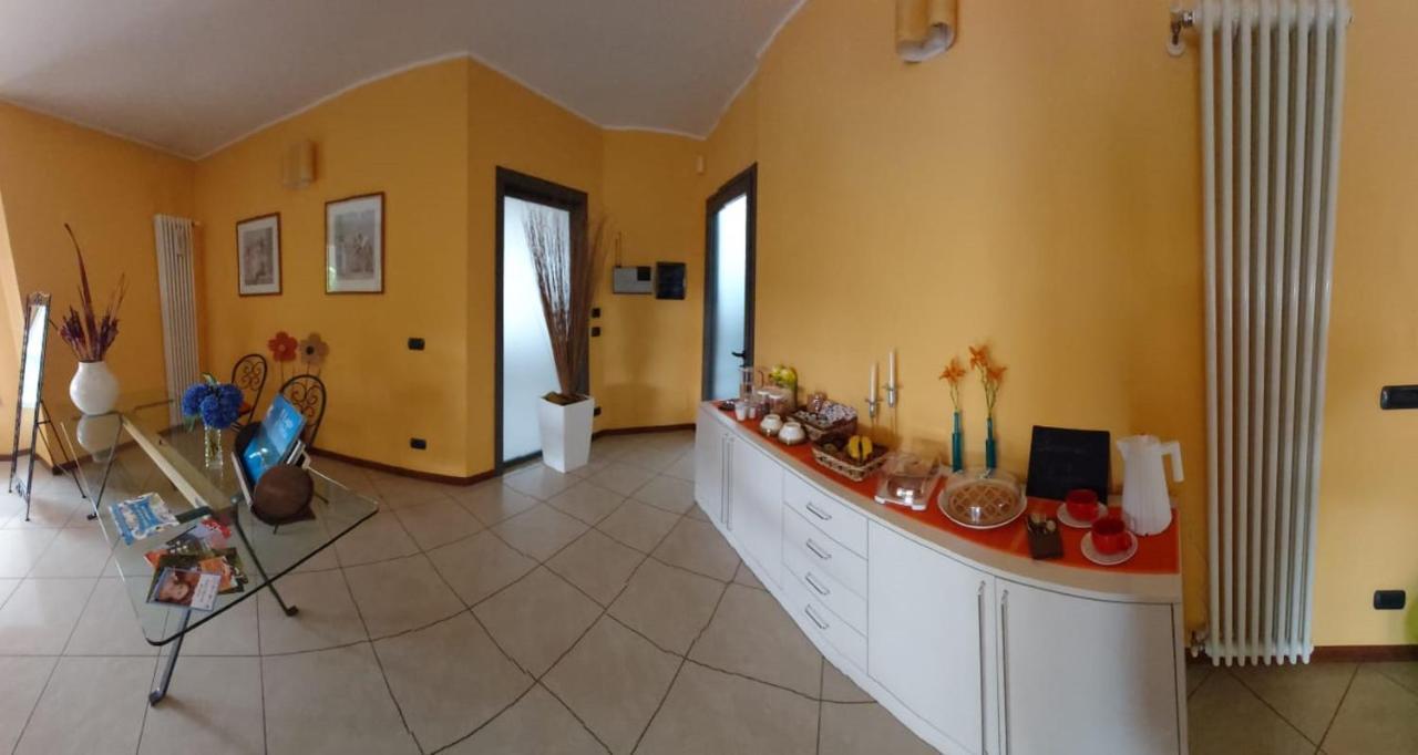 'L Sass Bed & Breakfast Borgomanero Bagian luar foto